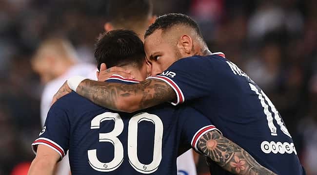 Neymar marca, e PSG vence Lyon no clássico francês; Messi e técnico se desentendem 