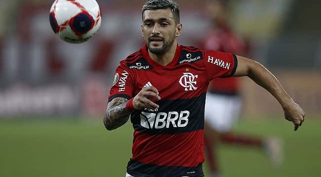 O que falta para o meia Arrascaeta renovar seu contrato com o Flamengo?