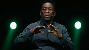 Rei Pelé passa por cirurgia para retirada de um tumor