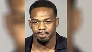 Polícia revela que Jon Jones teria agredido a noiva e batido a própria cabeça em viatura