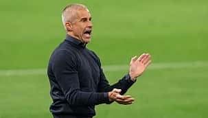 Sylvinho empolga torcedores após vitória no clássico: "Nunca critiquei"