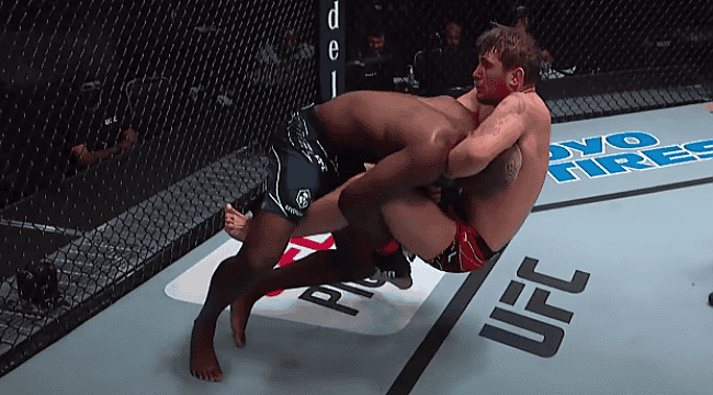 VÍDEO: Assista aos melhores momentos do UFC Vegas 36