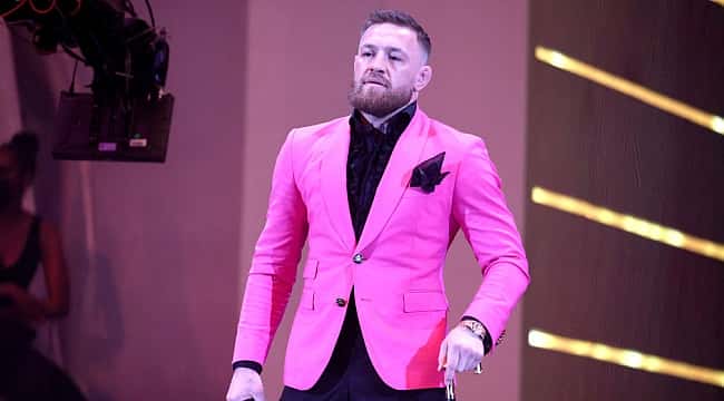 VÍDEO: Conor McGregor se envolve em confusão com cantor no VMA 2021