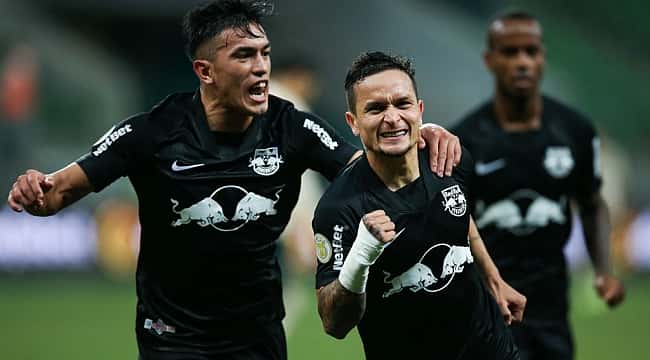 Artur brilha e Red Bull Bragantino vence o Palmeiras em jogaço no Brasileirão