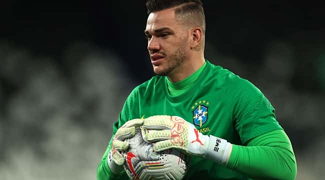 Bola de Ouro: Emiliano Martínez fica com o Troféu Yashin de melhor goleiro  do mundo