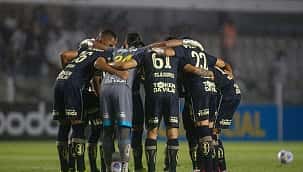 Brasileirão: Diego Tardelli desencanta, Santos vence o Fluminense e sai da zona de rebaixamento