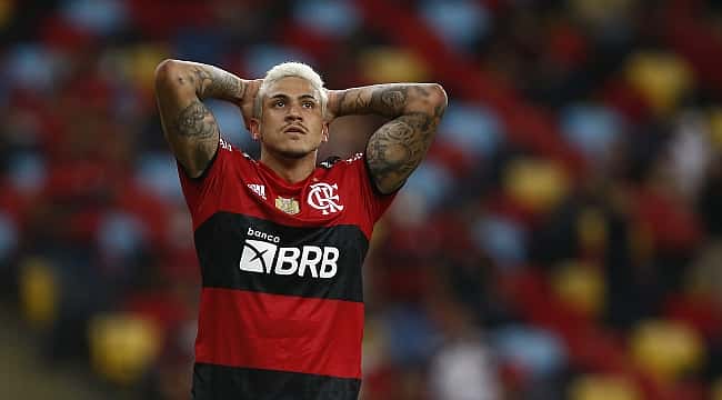 Clima no Flamengo fica pesado após lesão no joelho de Pedro; entenda a polêmica