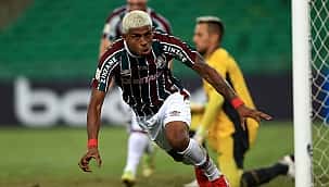 Com dois de John Kennedy, Fluminense dá show e vence o Flamengo no Brasileirão