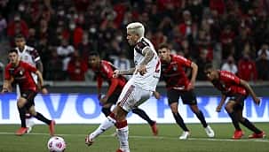 Copa do Brasil: Flamengo marca no fim e busca empate com o Athletico no 1º jogo da semifinal