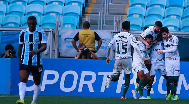 Palmeiras vence a 4ª seguida, afunda o Grêmio e volta para a vice-liderança do Brasileirão 