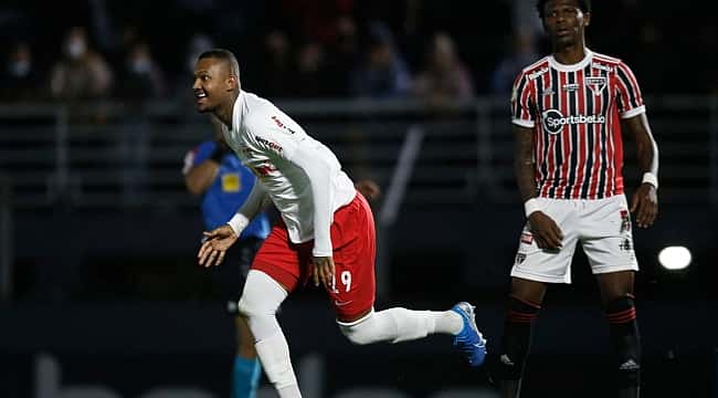 Red Bull Bragantino vence o São Paulo e amplia vantagem para o G6 do Brasileirão