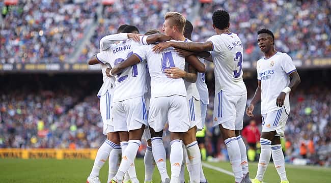 Vini Jr. e Rodrygo brilham, Real Madrid vence Barcelona e aumenta freguesia no El Clásico