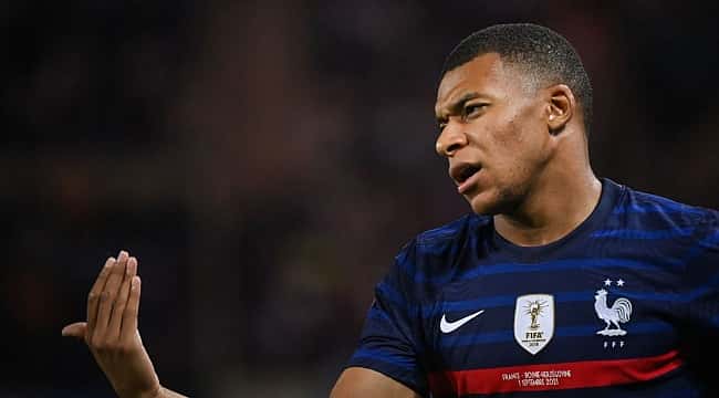 10 estrelas do futebol mundial que estão com o contrato no fim