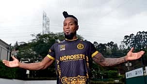 Aos 47 anos, Zé Roberto anuncia volta ao futebol