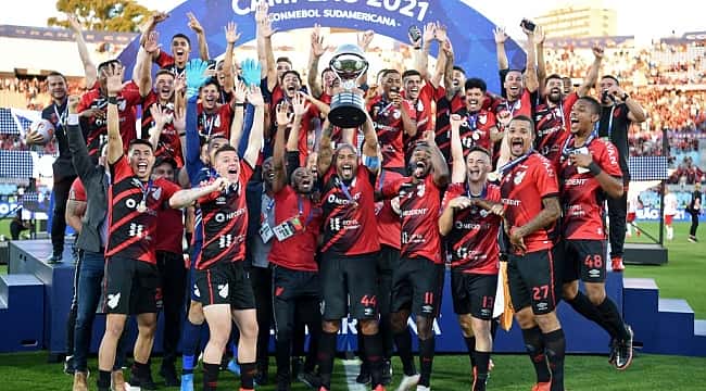 As imagens da final da Sul-Americana entre Athletico-PR e Bragantino