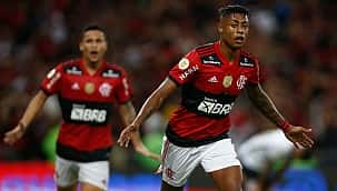 Bruno Henrique marca no fim e Flamengo vence o Corinthians no Maracanã