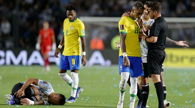 Classificado para a Copa, Brasil é prejudicado pelo árbitro e fica no empate com a Argentina 
