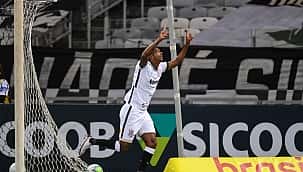 Corinthians vence clássico contra o Santos e entra no G4 do Brasileirão; veja os gols de Jô e Gabriel