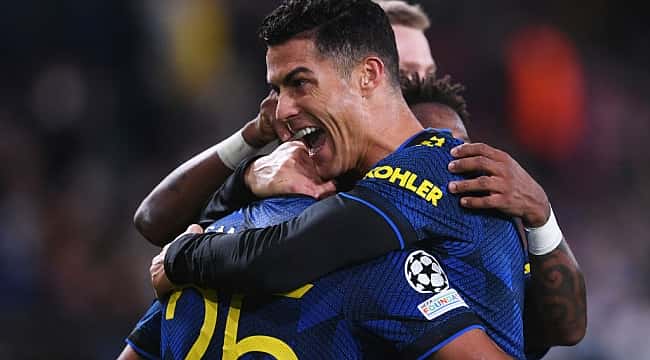 Cristiano Ronaldo marca de novo e United se classifica às oitavas da Champions