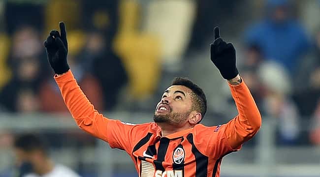 Dentinho diz adeus ao Shakhtar após uma década e volta ao Brasil para definir o futuro