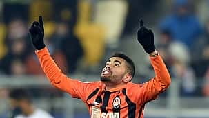 Dentinho diz adeus ao Shakhtar após uma década e volta ao Brasil para definir o futuro