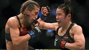 LUTA COMPLETA: Weili Zhang deixa Jedrzejczyk desfigurada no combate do ano de 2020