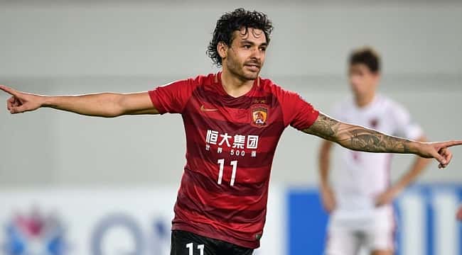 Livres! 8 jogadores sem contrato que podem pintar no seu time