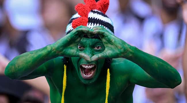 Atleticanos comemoram bi brasileiro diante da Massa