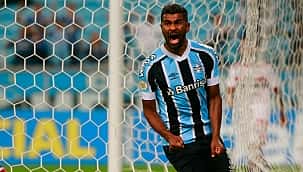 Com "Gol Puskás", Grêmio vence o São Paulo e sonha em permanecer na Série A do Brasileirão