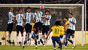 Quais são os melhores batedores de falta da história?