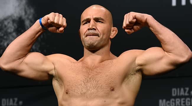 Glover Teixeira faz primeira defesa de cinturão no UFC 274 contra Jiri Prochazka, no Brasil