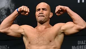 Glover Teixeira faz primeira defesa de cinturão no UFC 274 contra Jiri Prochazka, no Brasil