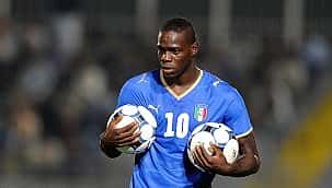 Itália aposta na volta de Balotelli e em 3 brasileiros 