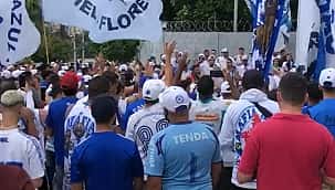 Torcida do Cruzeiro protesta, pressiona Ronaldo Fenômeno e ameaça Paulo André