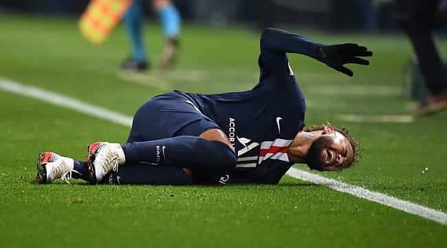 Estudo revela que Neymar é o jogador que mais sofreu faltas desde 2016; veja o top 10