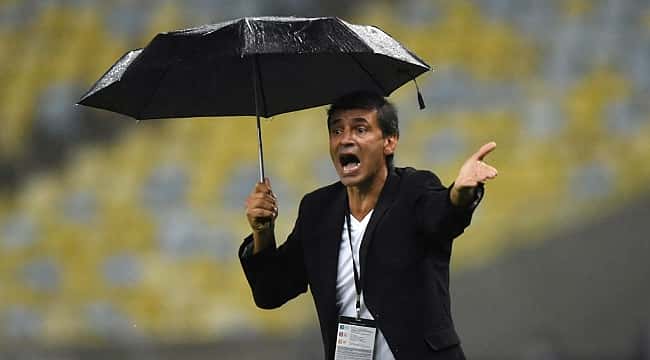 Fabián Bustos é do Santos! Confira os 9 técnicos estrangeiros da Série A do Brasileirão
