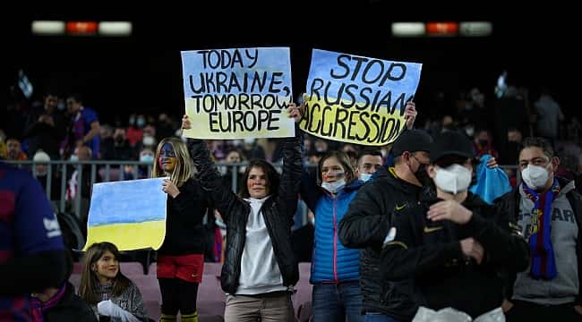 Fifa anuncia sanções contra Rússia, mas Polônia e mais 2 seleções se recusam a enfrentar os russos
