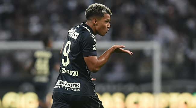 Marcos Leonardo marca duas vezes e Santos vence o Corinthians de virada no Paulistão
