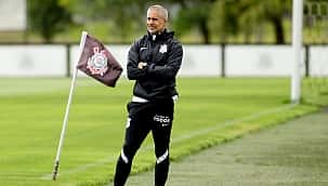 Torcida do Corinthians festeja a demissão do técnico Sylvinho; confira os memes 