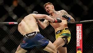 UFC 271: Renato Moicano não toma conhecimento de Alexander Hernandez e vence por finalização