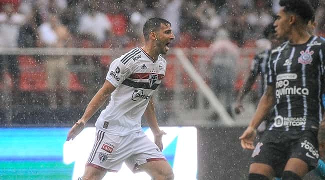 Calleri faz gol relâmpago e São Paulo vence o clássico contra o Corinthians