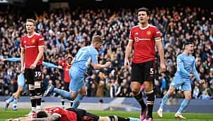 Com show de De Bruyne e Mahrez, City goleia United e dispara na liderança da Premier League