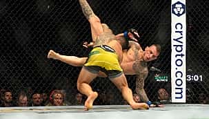 UFC 272: Rafael dos Anjos tem grande atuação e bate Renato Moicano em combate brasileiro