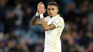 Xavi pede, Barça chega a um acordo salarial com Raphinha e aguarda Leeds para fechar o negócio