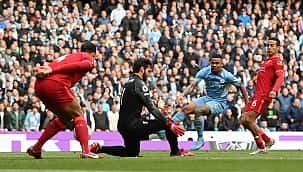 Em "final antecipada" da Premier League, City e Liverpool fazem jogão e empatam em 2 x 2