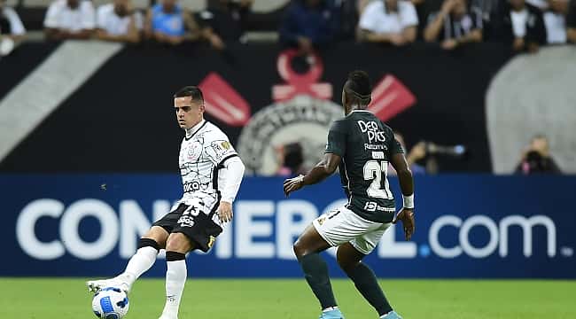 Fagner valoriza 1ª vitória do Timão na Libertadores