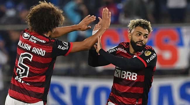 Gabigol marca duas vezes e Flamengo vence a Universidad Católica na Libertadores