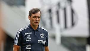 Na prévia da Copa do Brasil, Santos vence Coritiba na Vila, mas sai na bronca com a arbitragem