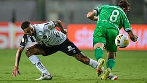 Savarino faz dois, mas Galo cede empate para o Coritiba