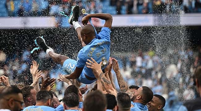 Galeria de fotos: As melhores imagens do título inglês do Manchester City